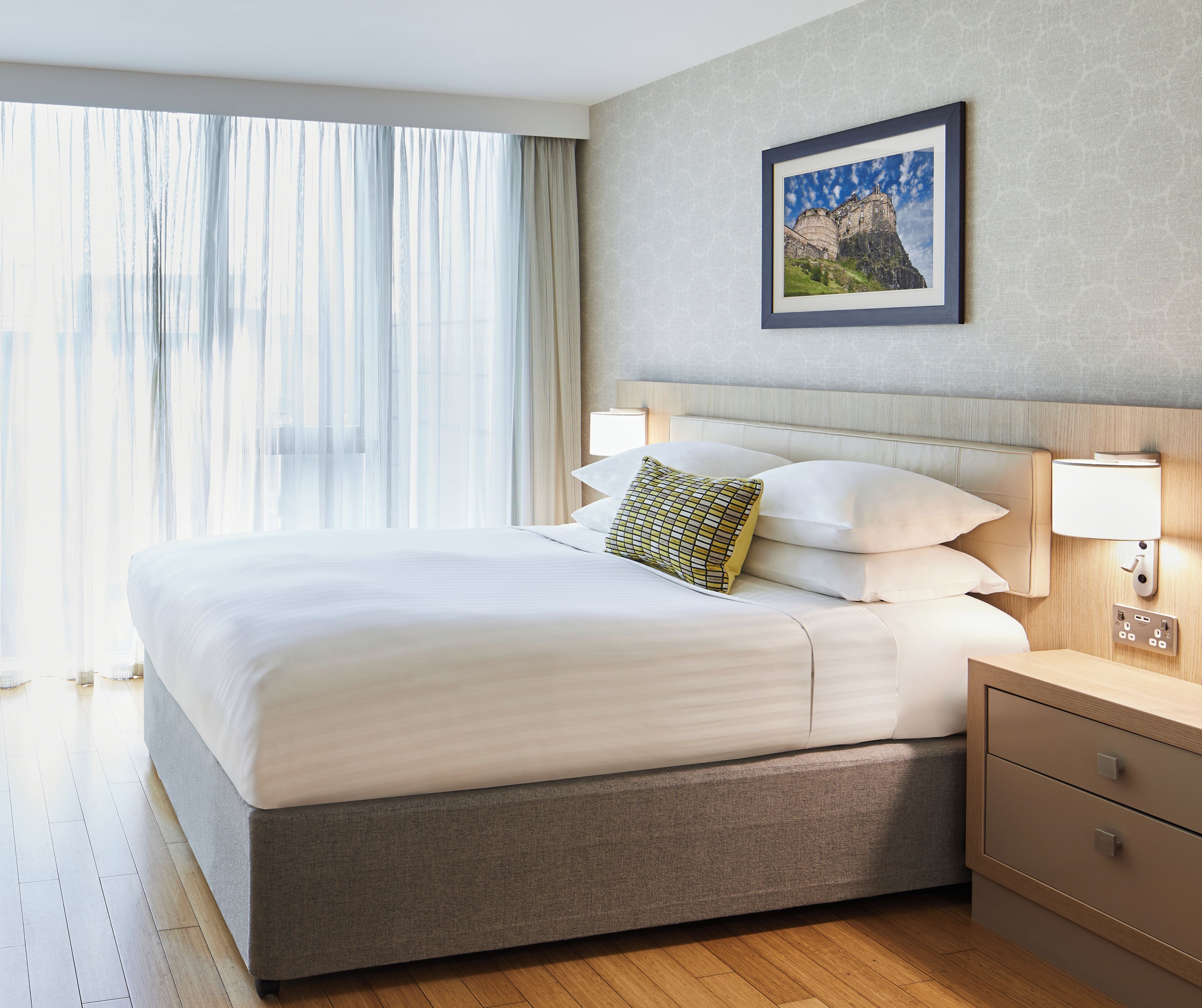 suite, 1 bedroom, non smoking | 1 bedroom, hypo-allergenic bedding, in-room safe, desk