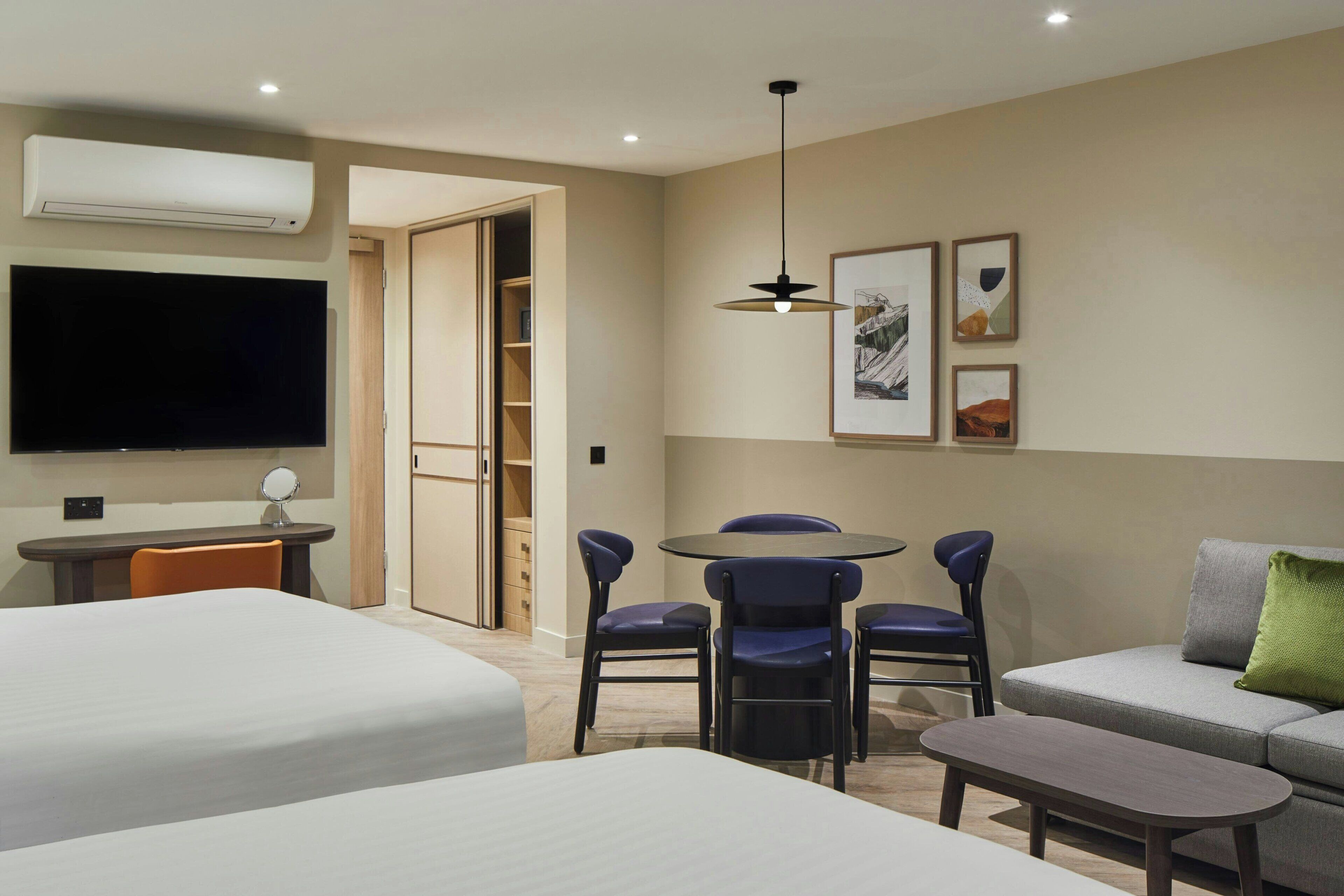 Hypo-allergenic bedding, in-room safe, desk, blackout curtains