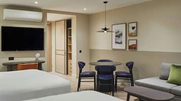 Hypo-allergenic bedding, in-room safe, desk, blackout curtains