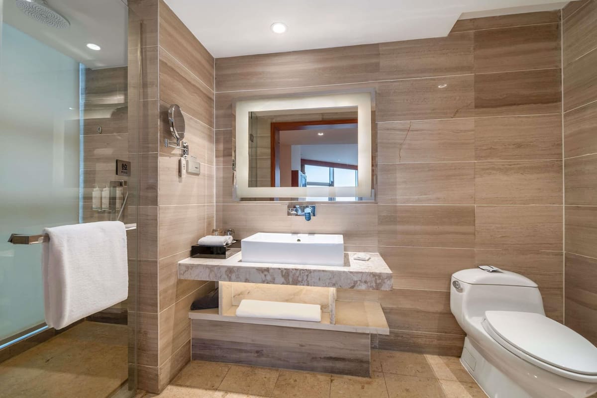1 bedroom, free minibar, in-room safe, individually decorated