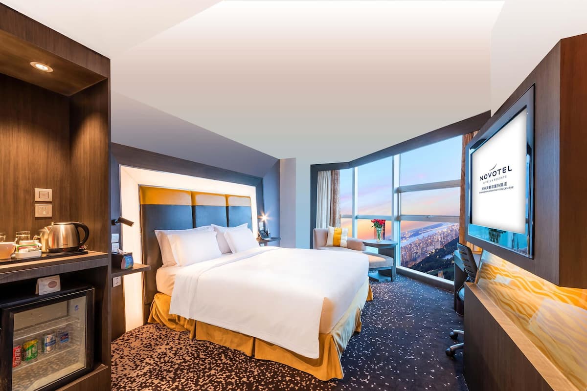 Superior Room, 1 King Bed, City View