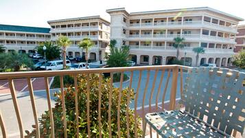 Studio, 1 Queen Bed, Non Smoking | Balcony