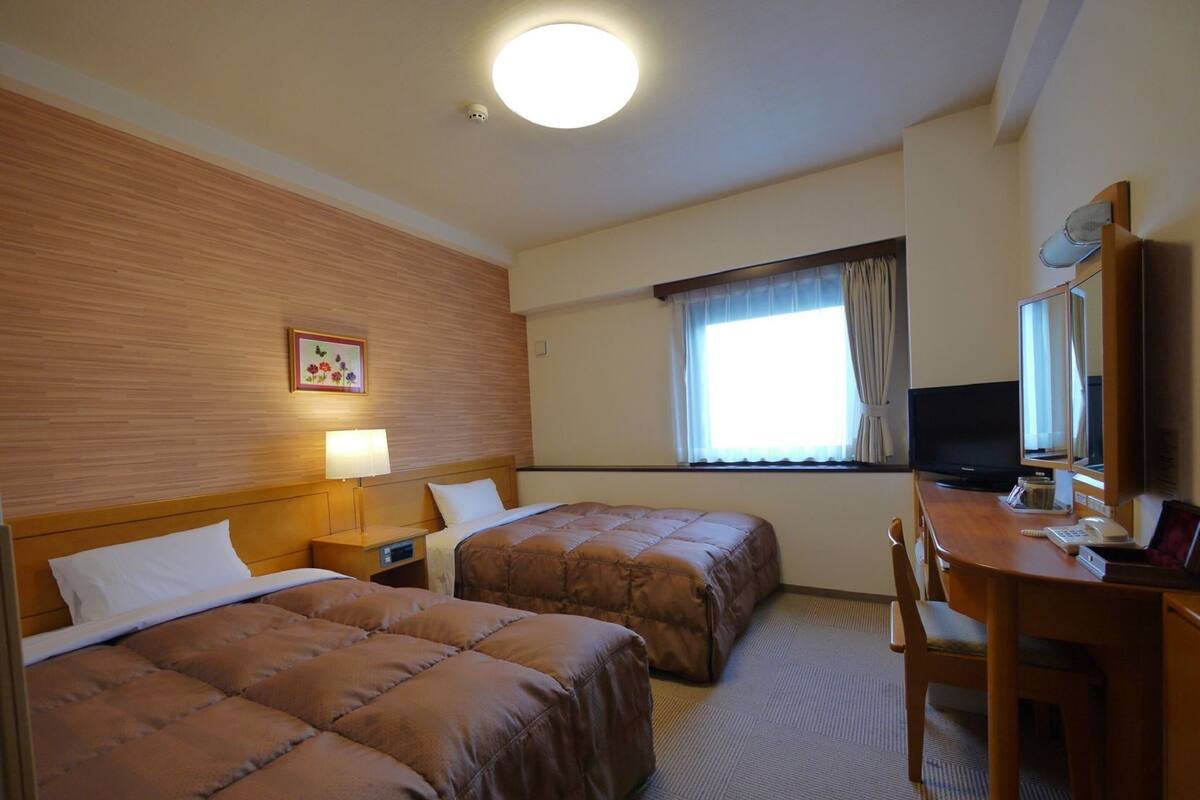 Desk, free WiFi, bed sheets