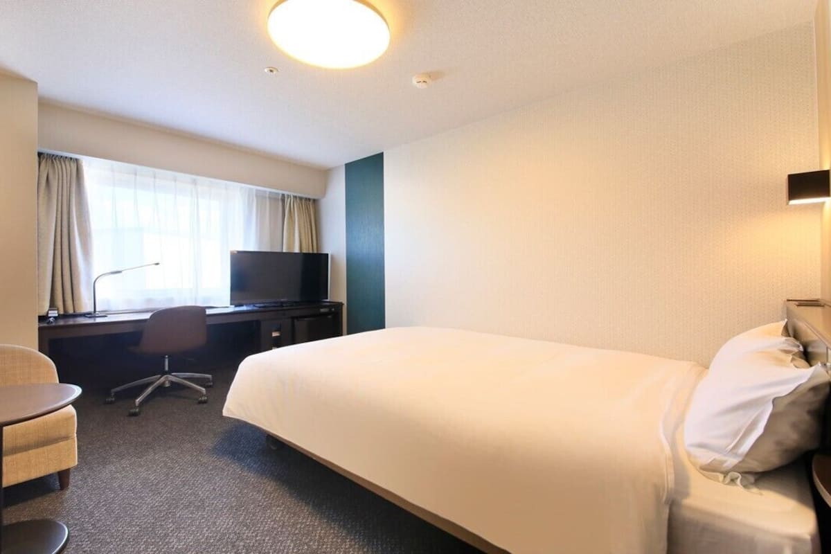 Desk, WiFi (free), bed sheets