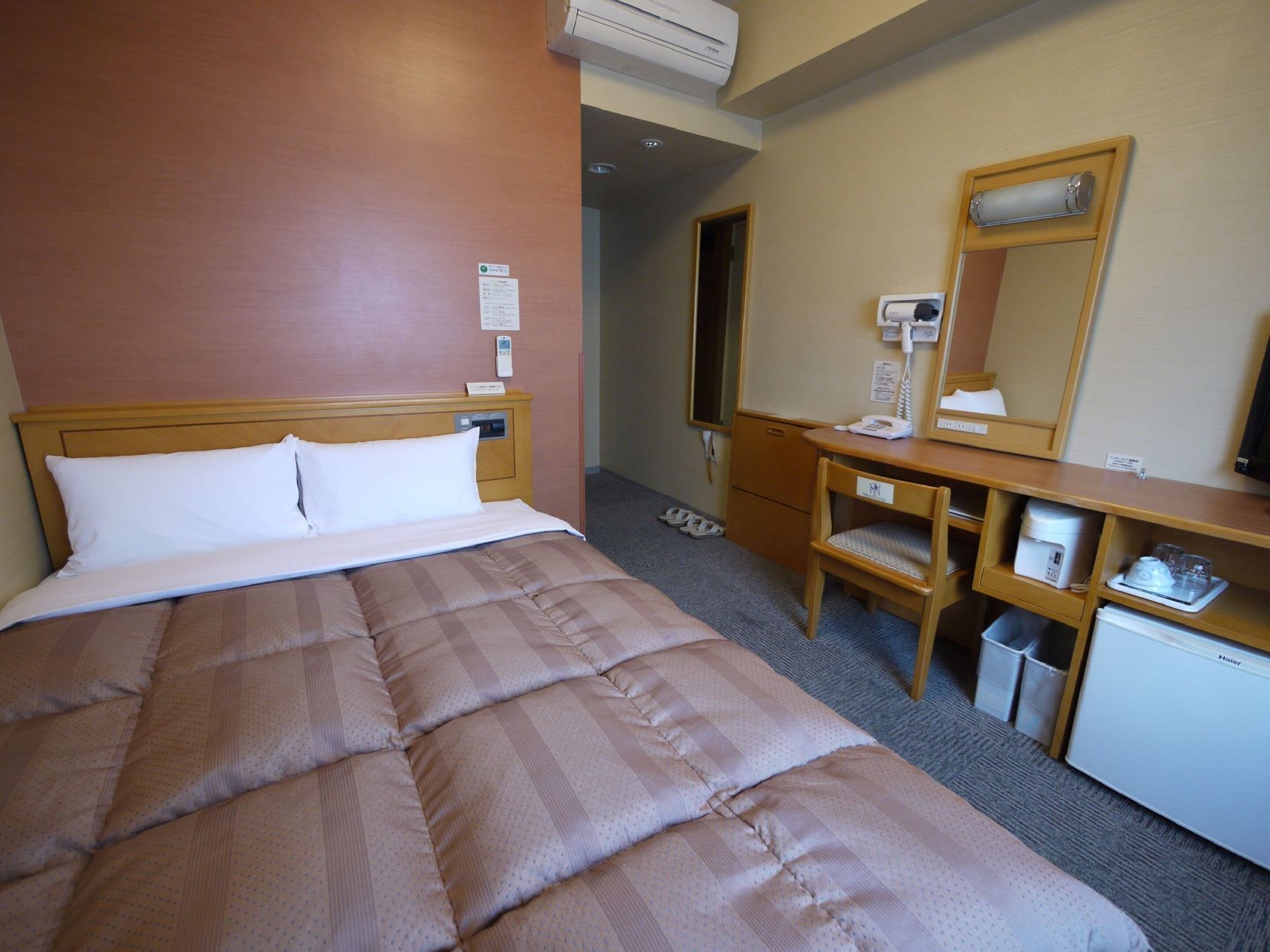 Desk, free WiFi, bed sheets