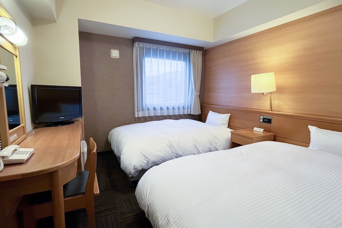 1 bedroom, desk, free wifi, bed sheets