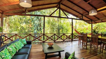 Panoramic Suite | Egyptian cotton sheets, in-room safe, free WiFi, bed sheets