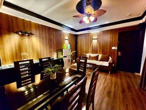 Kamar Grand | Minibar, brankas, meja kerja, dan Wi-Fi gratis