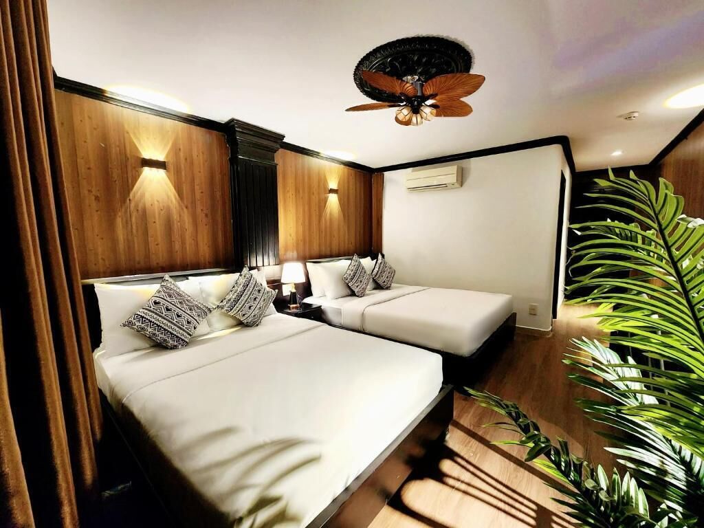 Minibar, in-room safe, desk, free WiFi