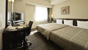 A hotel room with a bed, a desk with a computer, a chair, a television, and a window with curtains. - Hotel Route Inn Sagamihara -Kokudo 129 Gou (Sagamihara)