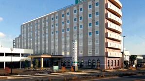 A multi-story hotel with a modern design, featuring a prominent sign with Japanese characters at the top. - Hotel Route Inn Sagamihara -Kokudo 129 Gou (Sagamihara)
