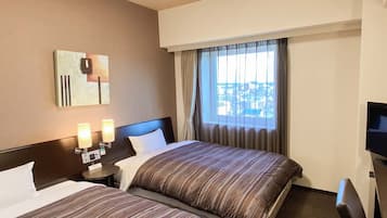 Escritorio, wifi gratis y ropa de cama