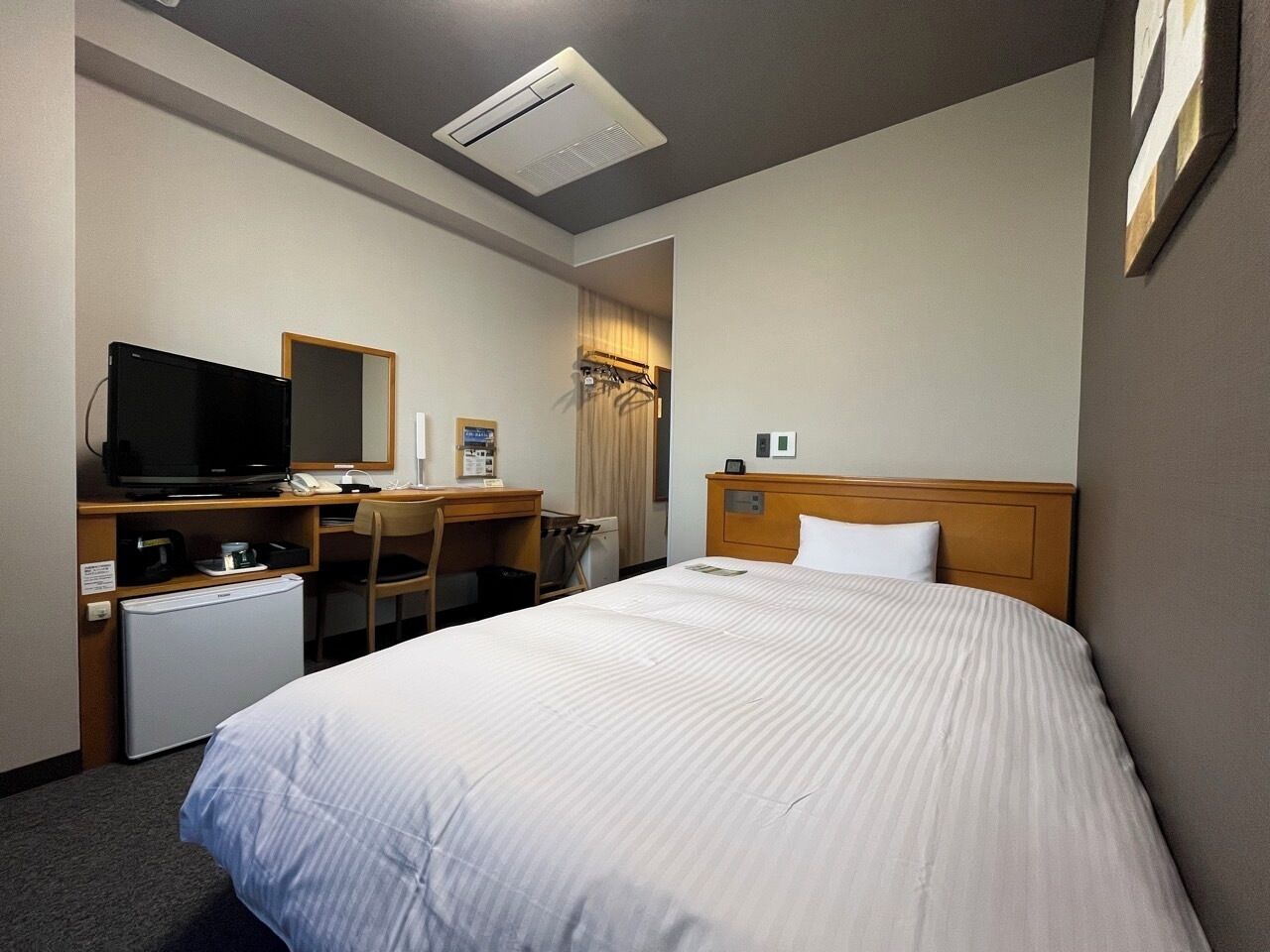 مكتب وواي فاي مجانًا وملاءات أسرّة