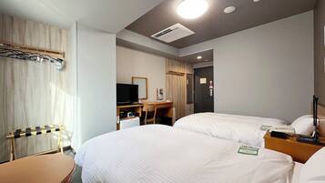 Twin Room, Only E-cigarettes Allowed | Desk, free WiFi, bed sheets