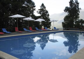 3 piscinas techadas, una piscina al aire libre de temporada
