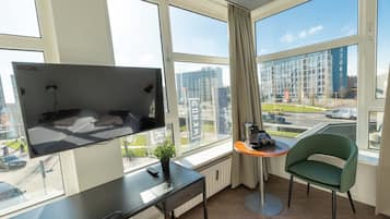 Comfort tweepersoonskamer, uitzicht op stad | Een bureau, gratis wifi, beddengoed