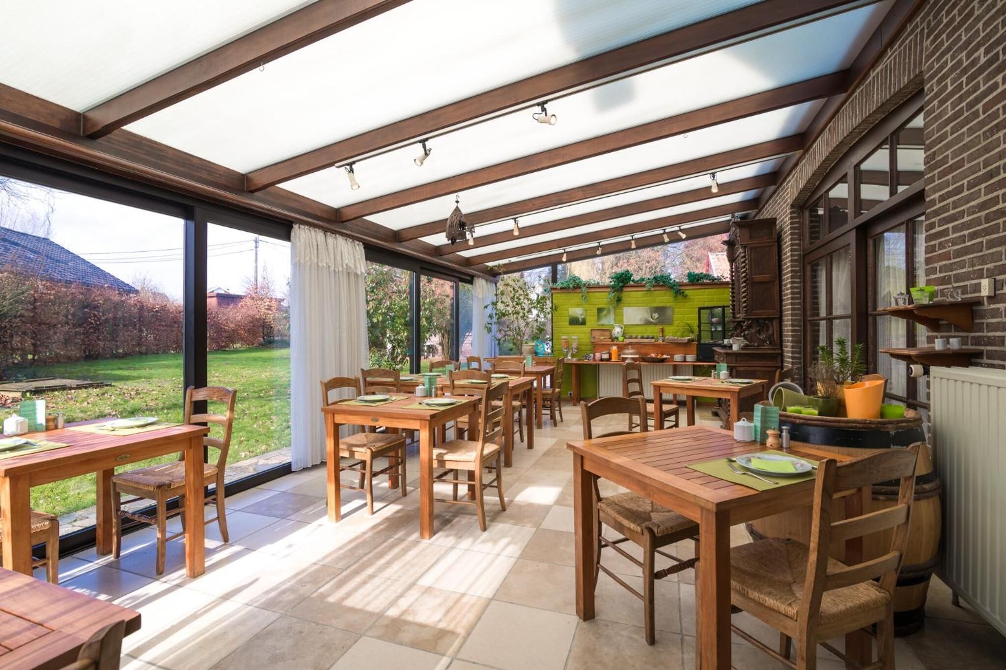 breakfast and dinner served, international cuisine