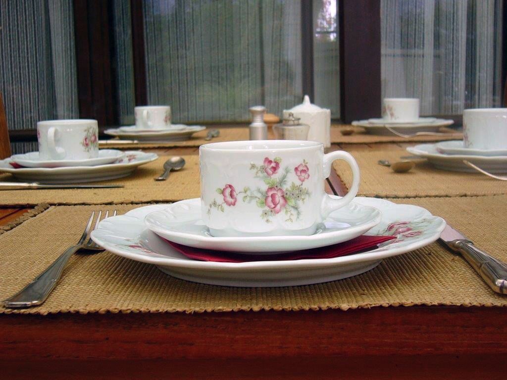 breakfast and dinner served, international cuisine