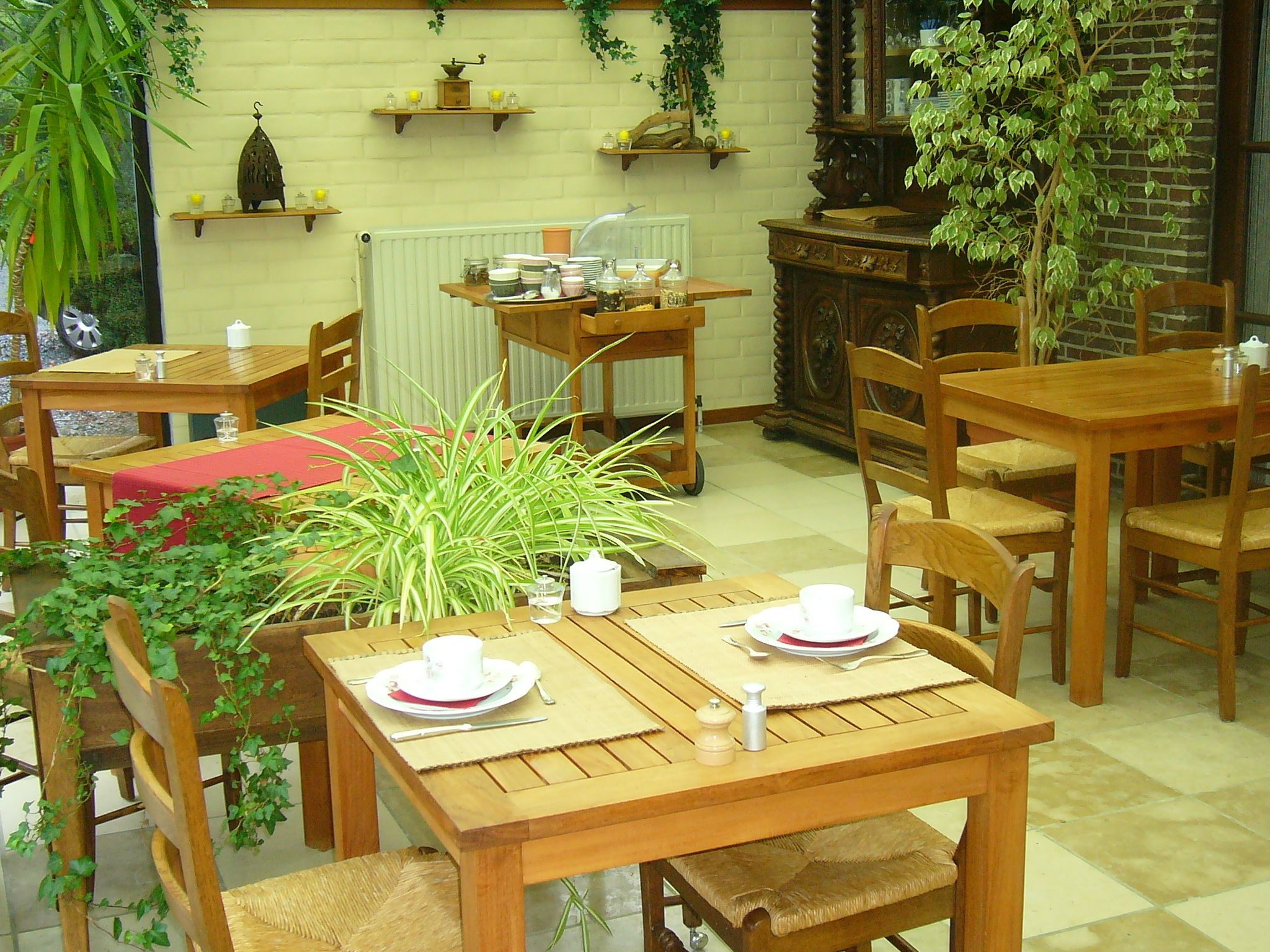 daily continental breakfast (eur 12.5 per person)