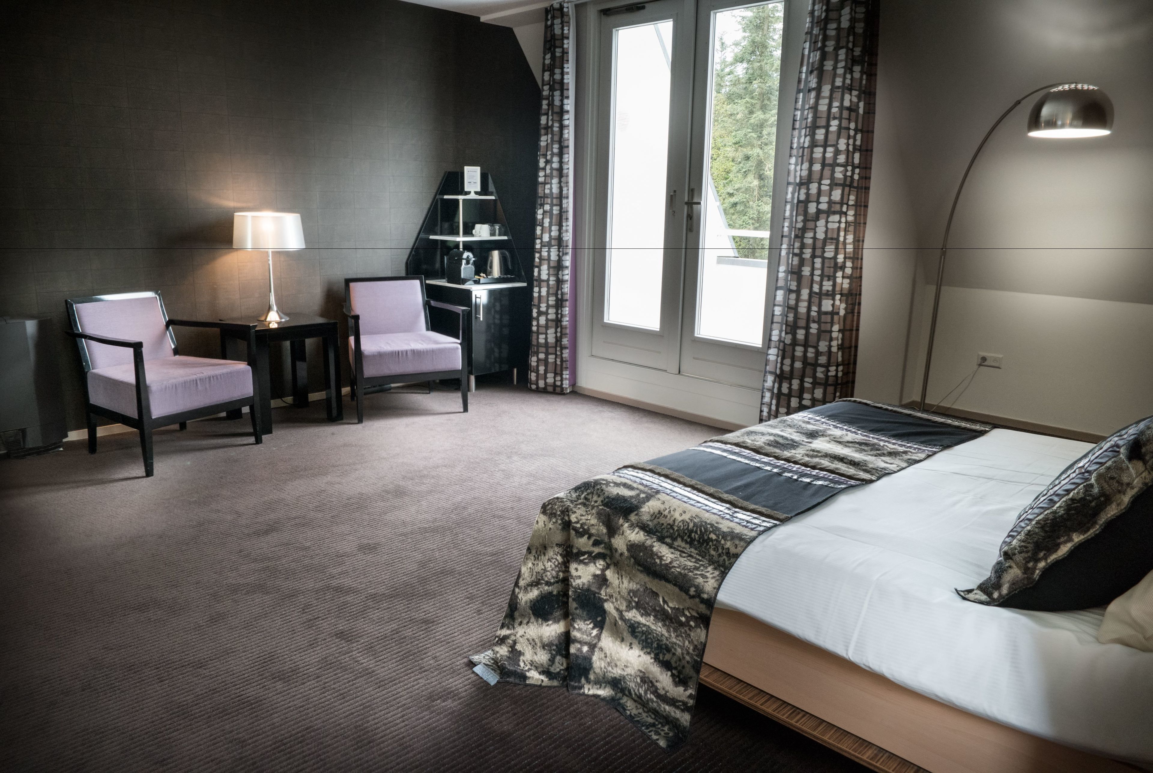 executive room | 1 bedroom, desk, laptop workspace, blackout curtains