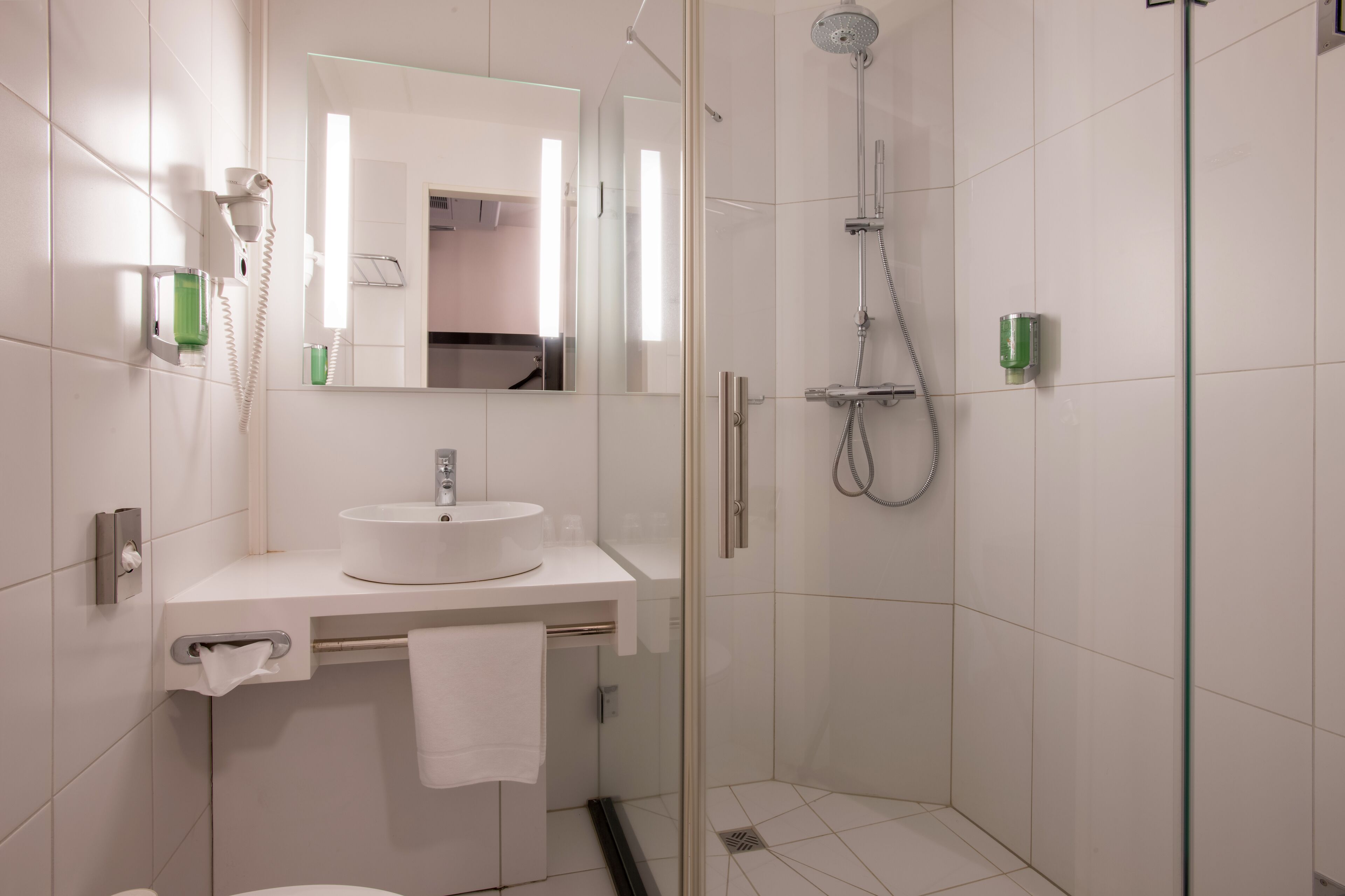 superior double room | bathroom | free toiletries, hair dryer, towels, soap
