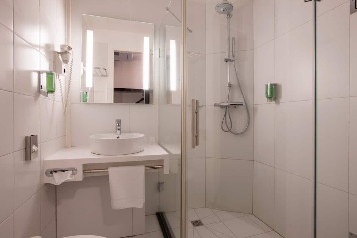 superior double room | bathroom | free toiletries, hair dryer, towels, soap