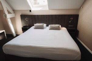 Premium Double Room | Hypo-allergenic bedding, desk, blackout drapes, soundproofing