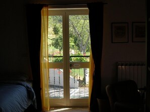 5 bedrooms, Egyptian cotton sheets, premium bedding, Select Comfort beds