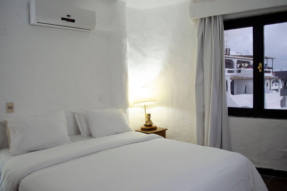 Luxe beddengoed, een kluis op de kamer, een bureau