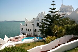 Piscine couverte, 2 piscines extérieures