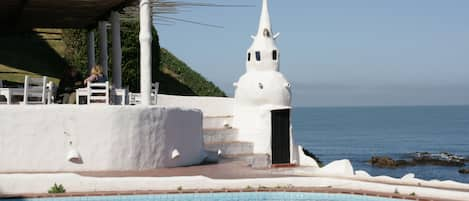 Una piscina techada, 2 piscinas al aire libre