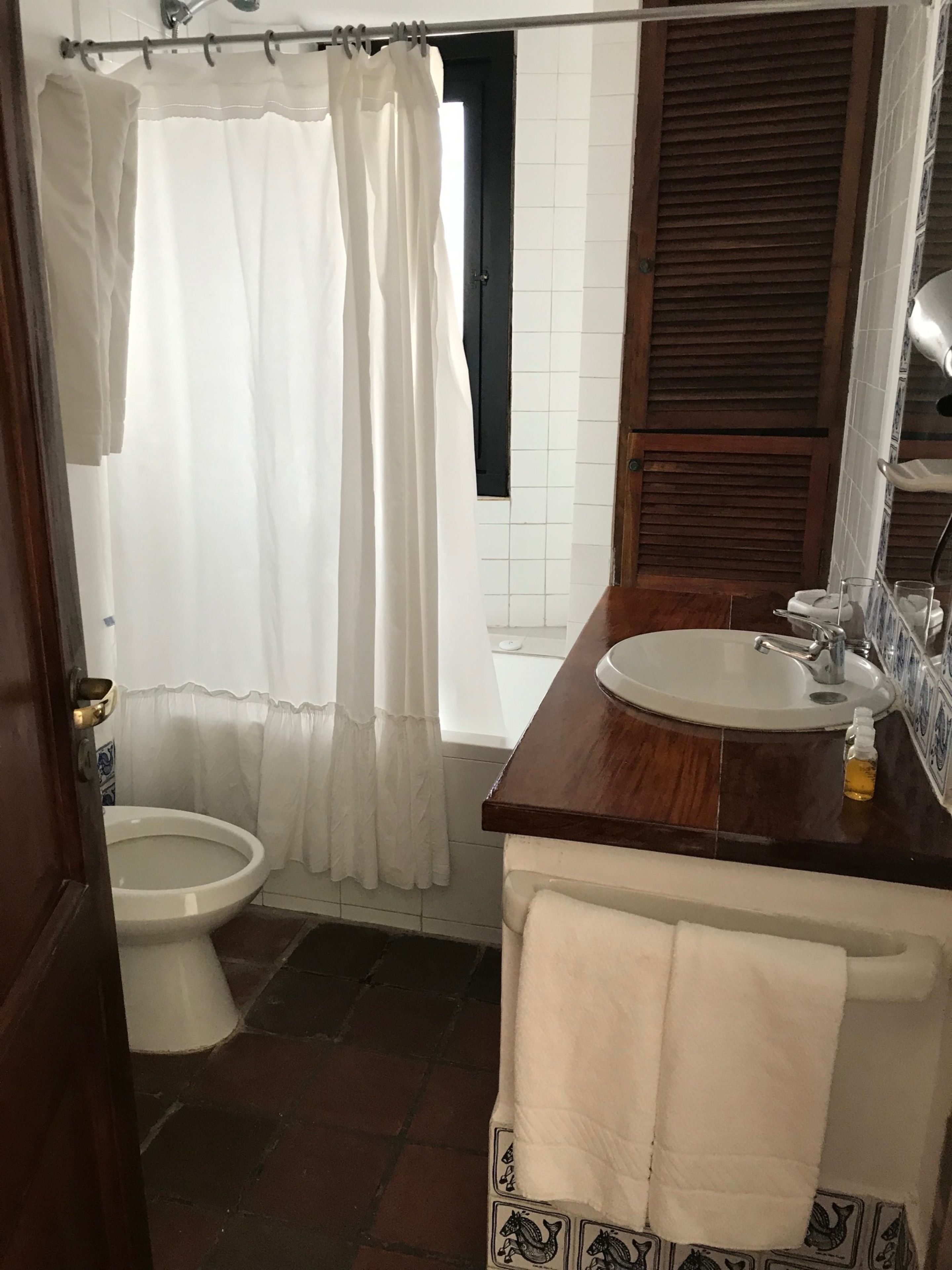 rainfall showerhead, free toiletries, hair dryer, bidet