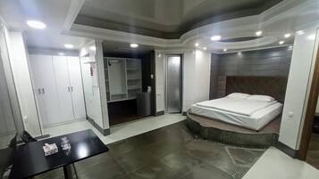 1 bedroom, premium bedding, in-room safe, individually decorated