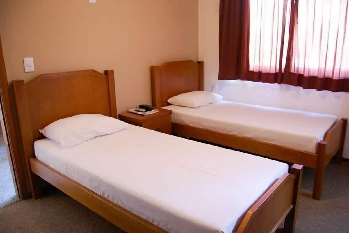 Standard Twin Room | Minibar, free WiFi