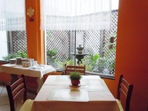 Free daily buffet breakfast - Garden Curitiba Hotel (Curitiba)