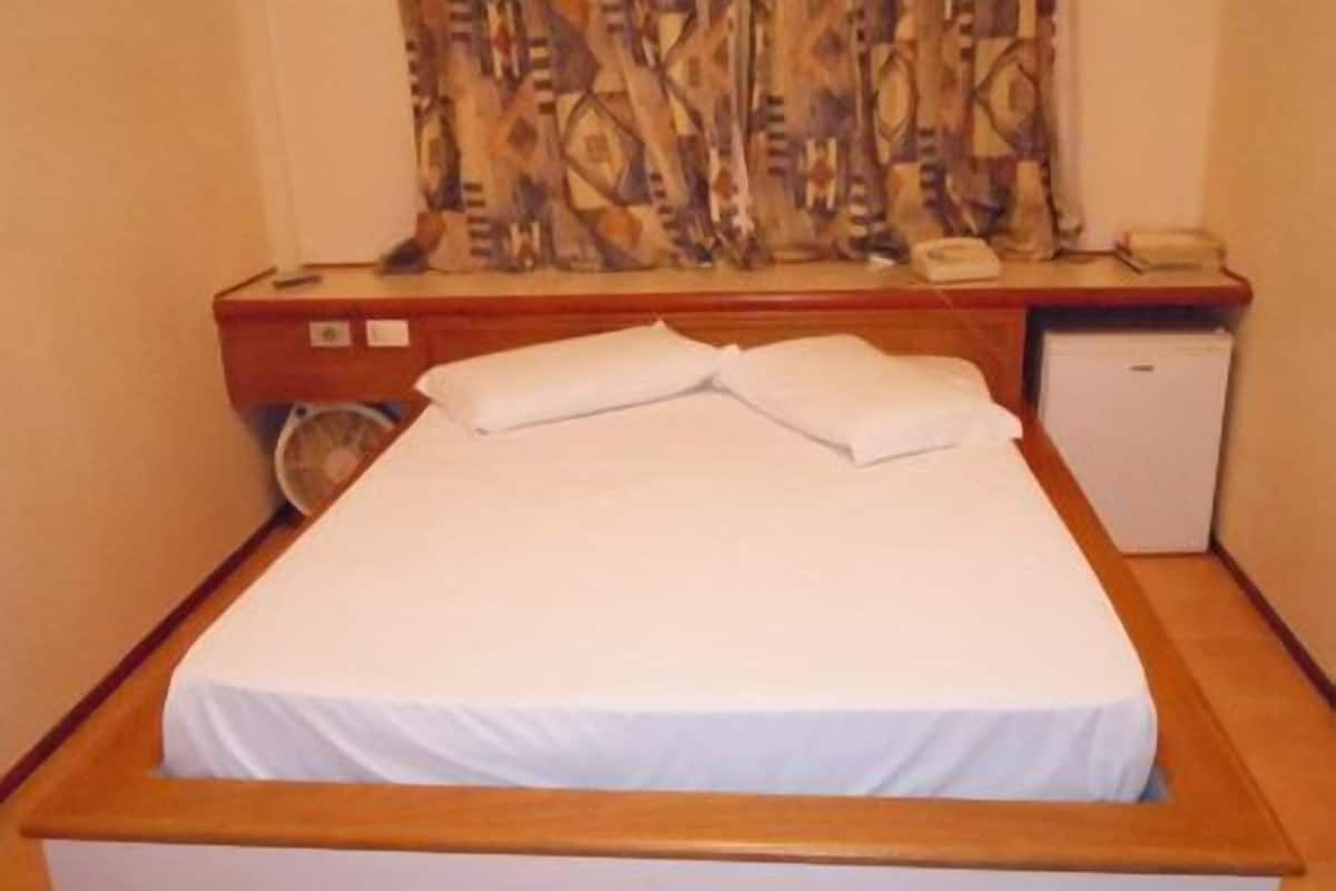 Standard Double Room | Minibar, free WiFi