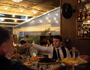 Bar (in der Unterkunft)