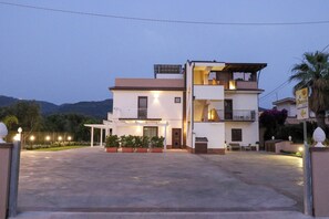 Aparcamiento sin asistencia gratuito