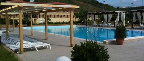 Sesongbasert utendørsbasseng