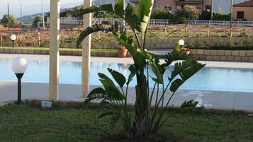 Piscine extérieure (ouverte en saison)