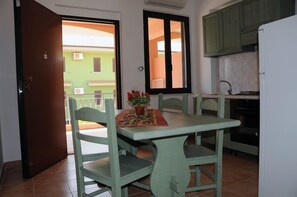 Grand réfrigérateur, plaque de cuisson