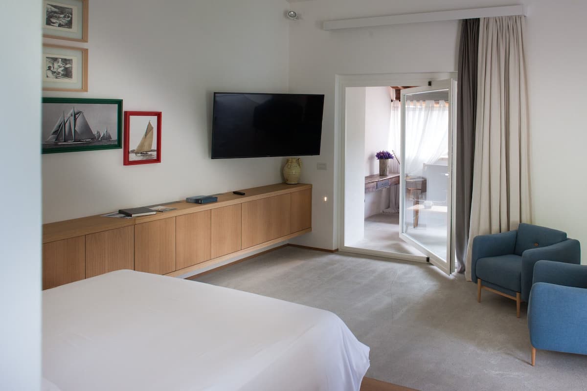 Deluxe tweepersoonskamer, uitzicht op zee | 1 slaapkamer, lakens van Egyptisch katoen, luxe beddengoed, een minibar