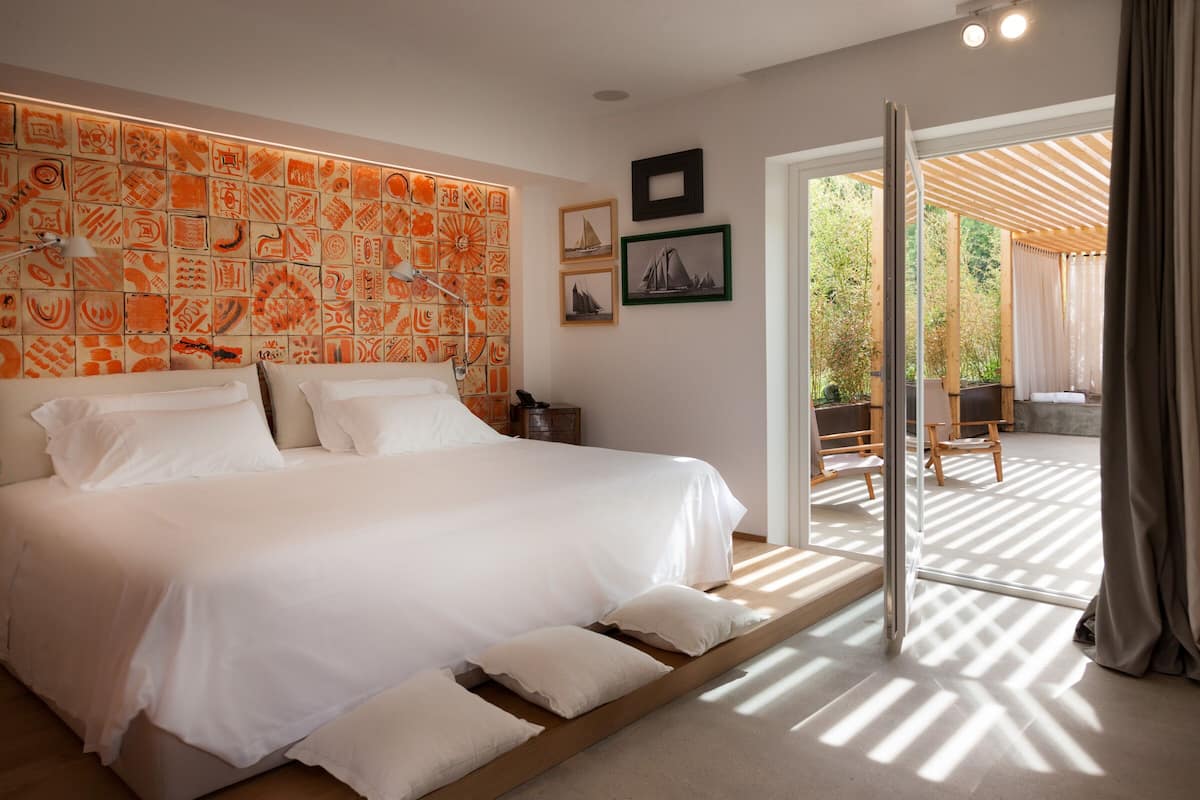 Suite, terras | 1 slaapkamer, lakens van Egyptisch katoen, luxe beddengoed, een minibar