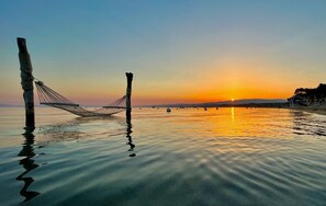 私人海灘、躺椅、遮陽傘、海灘浴巾