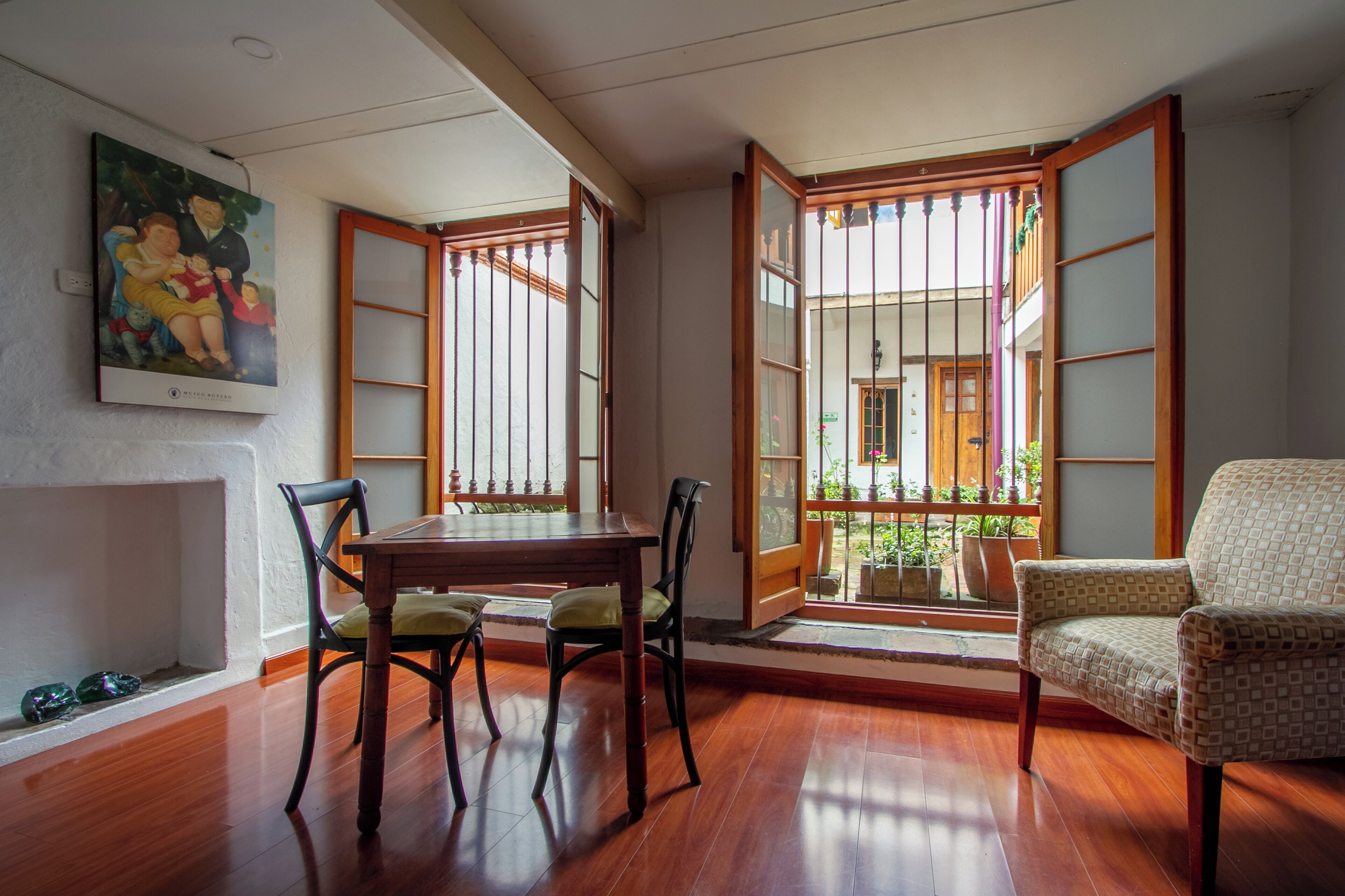 Standard Suite | Living area | 30-inch TV with cable channels, heated floors