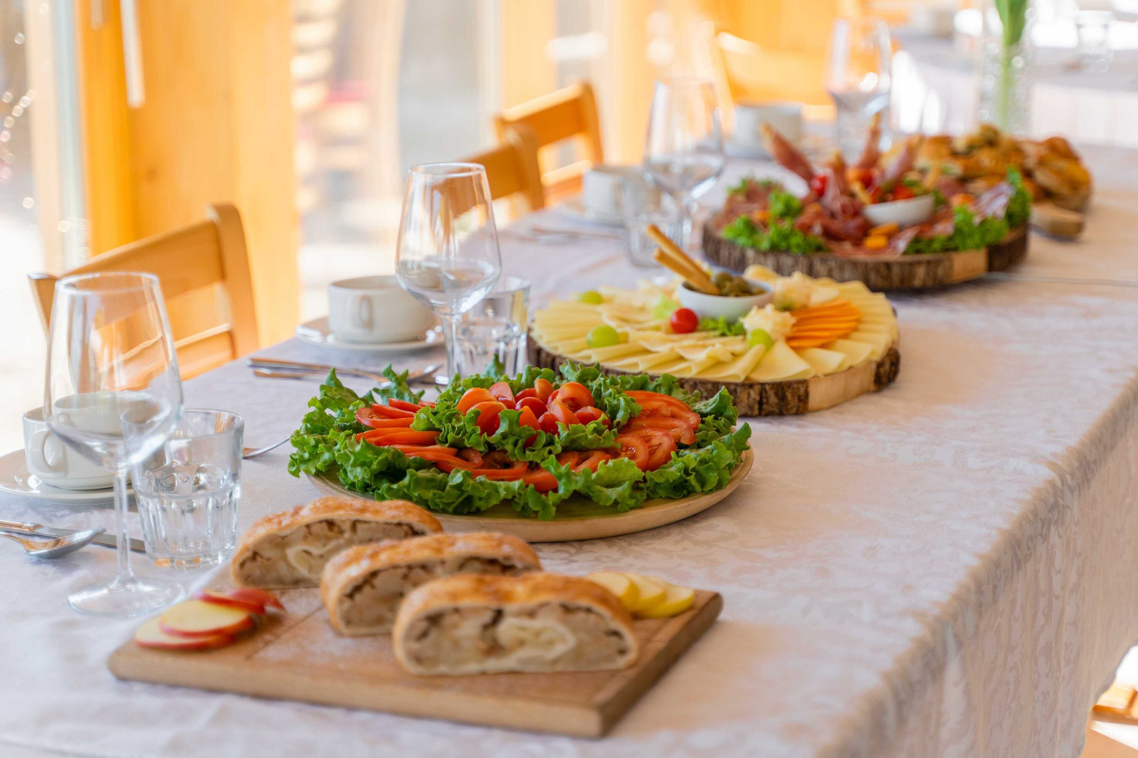 breakfast, lunch, dinner served; garden views