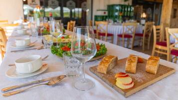 Breakfast, lunch, dinner served; garden views