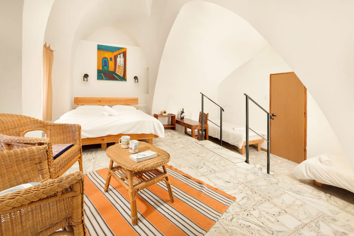 家庭房, 独立浴室 (4 beds) | 熨斗/熨板、免费 WiFi、床单