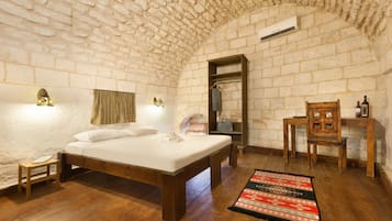 Superior Double Room, Ensuite | Iron/ironing board, free WiFi, bed sheets