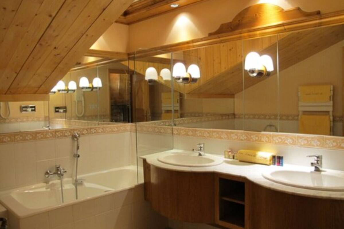 superior room large balcony with fireplace | bathroom | towels